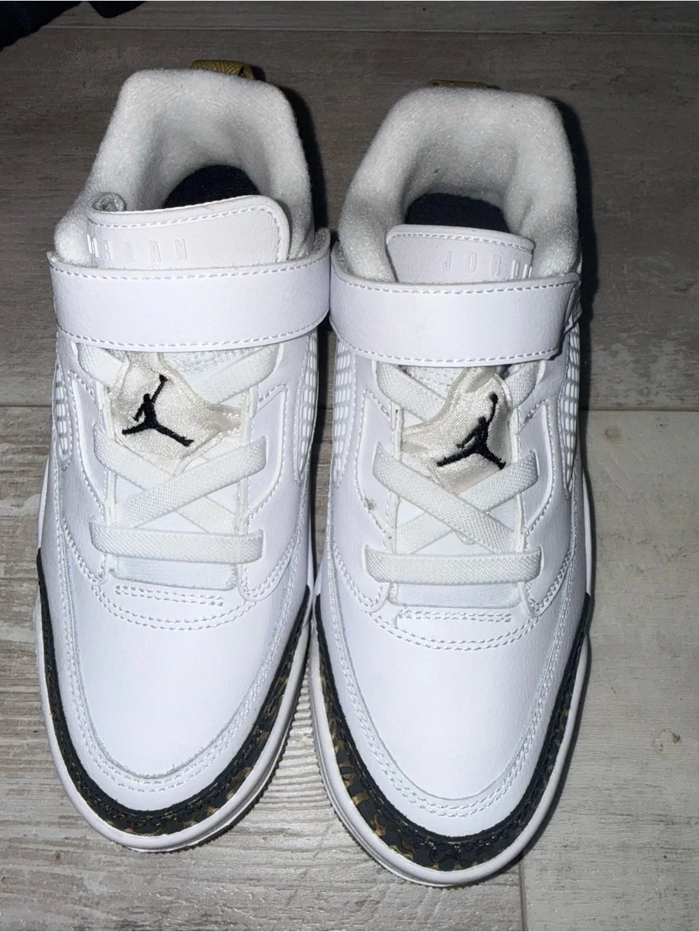 Air Jordan Spizike Low White Metallic Gold Black Kids 2Y Sneakers New no box